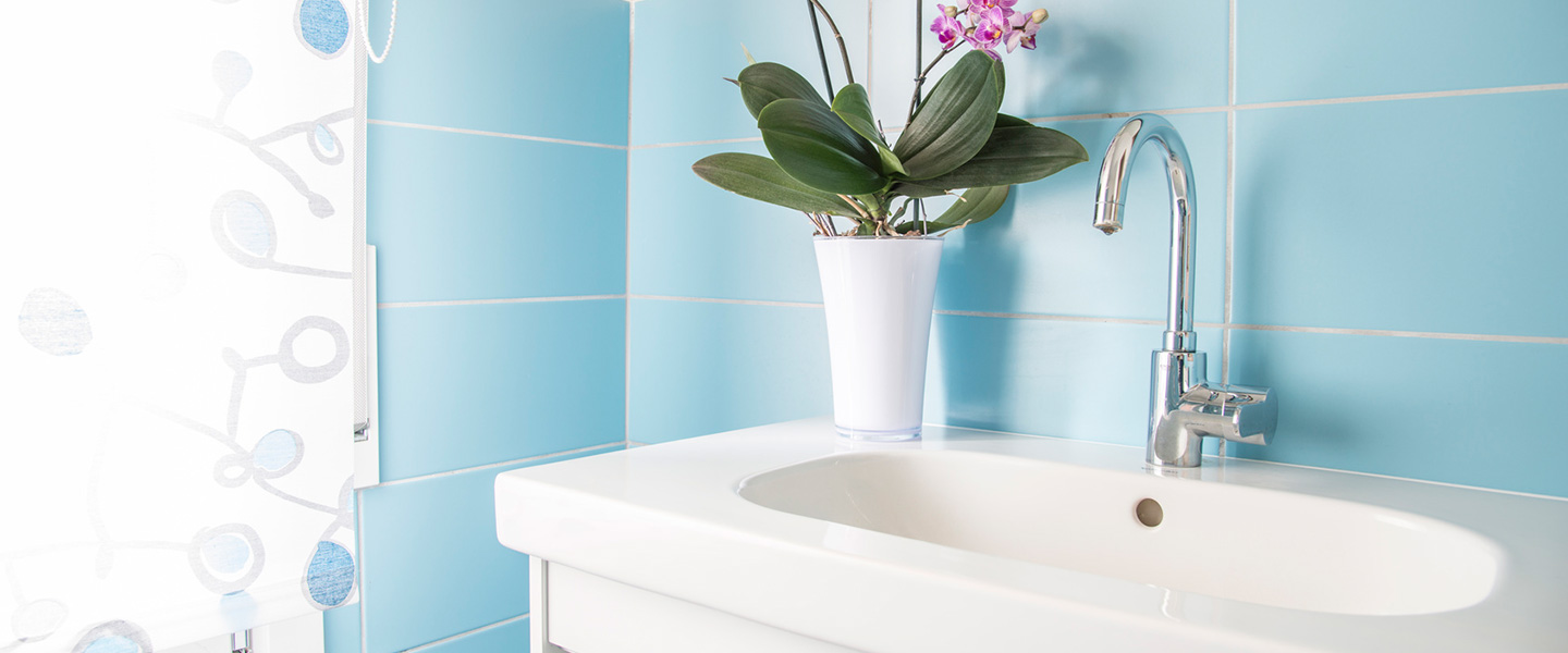 Cómo pintar los azulejos del baño