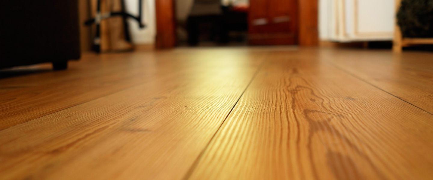 Sellar fisuras en suelos laminados