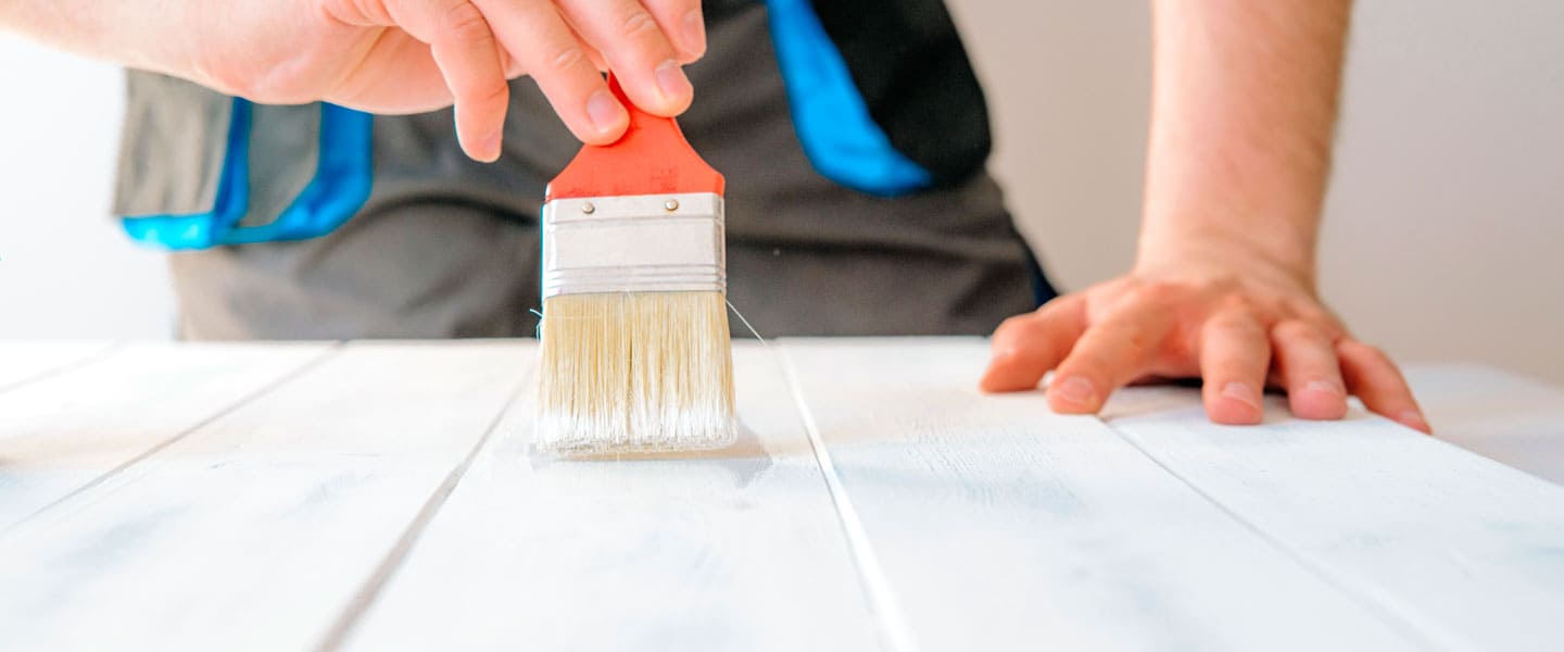 Pintar dejando la veta de la madera a la vista