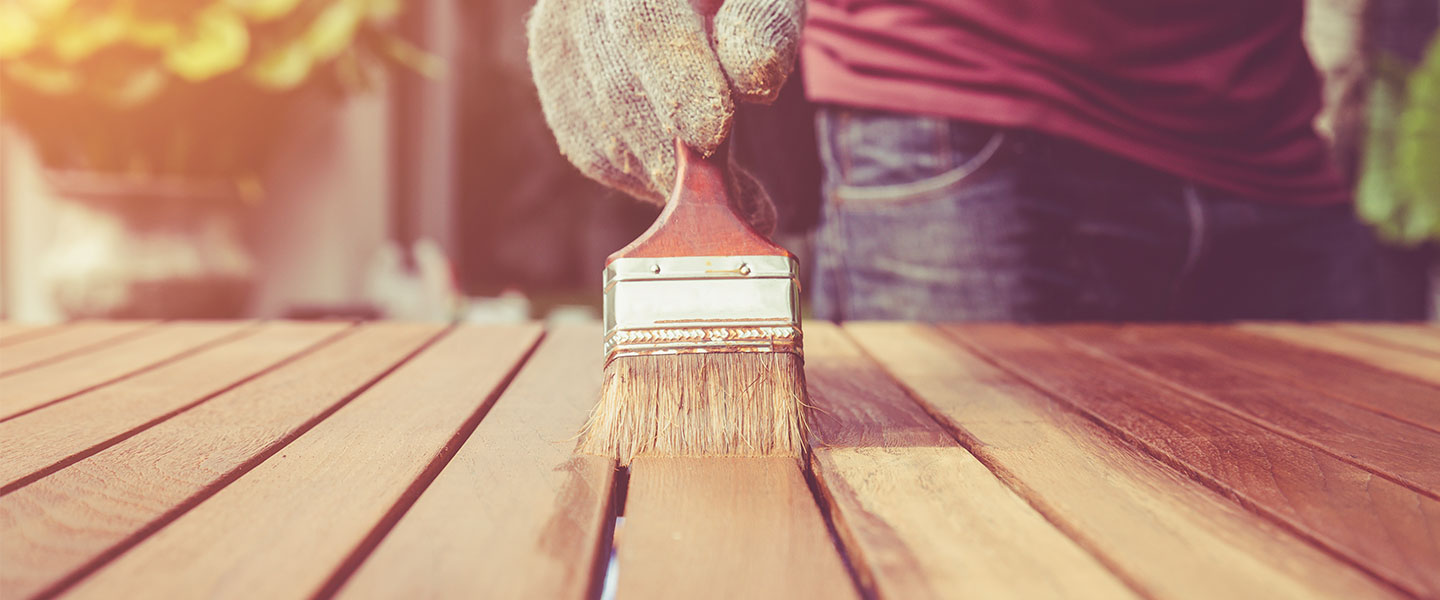 Usos y diferencias entre los productos de acabado para madera