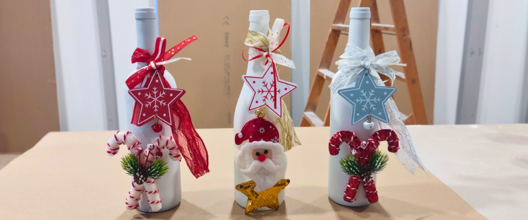 Cómo pintar botellas con estilo navideño